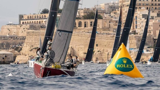 La Rolex Middle Sea Race est née d’une rivalité sportive entre deux plaisanciers britanniques résidant à Malte, Alan Green et Jimmy White, et deux marins maltais, Paul et John Ripard, tous deux membres du Royal Malta Yacht Club.